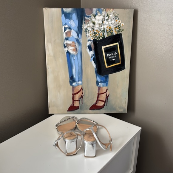 Jewel Badgley Mischka Dagny Strappy Low Block Heel
Sparkling Metallic Textile - Picture 5 of 6